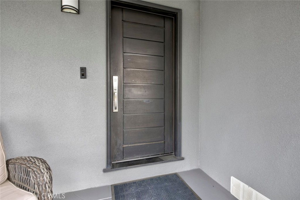 6911 Valmont Street Tujunga, CA 91042 - Photo 5 of 55 Front door