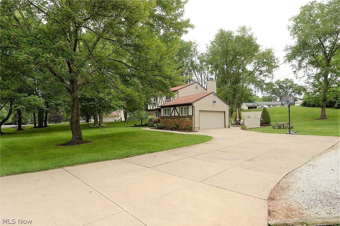 3917 Greenfield Road Uniontown, OH 44685 - Photo 3 of 35 Gallery Image 3