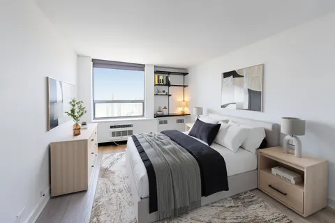 $285,000 | 1355 North Sandburg Terrace, Unit 2904, Chicago, IL 60610