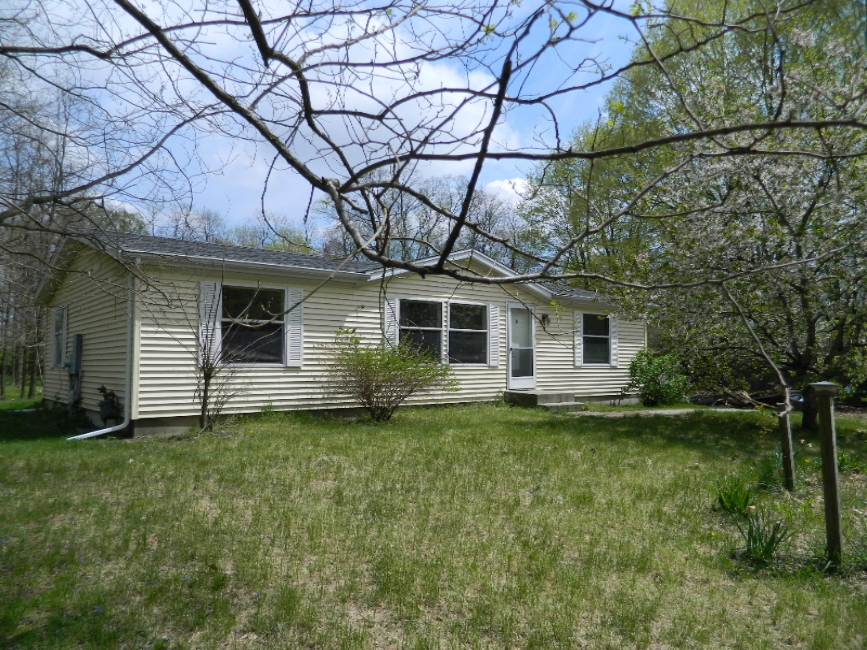 69211 Elkhart Road Edwardsburg, MI 49112 - Photo 1 of 15 Newer Siding
