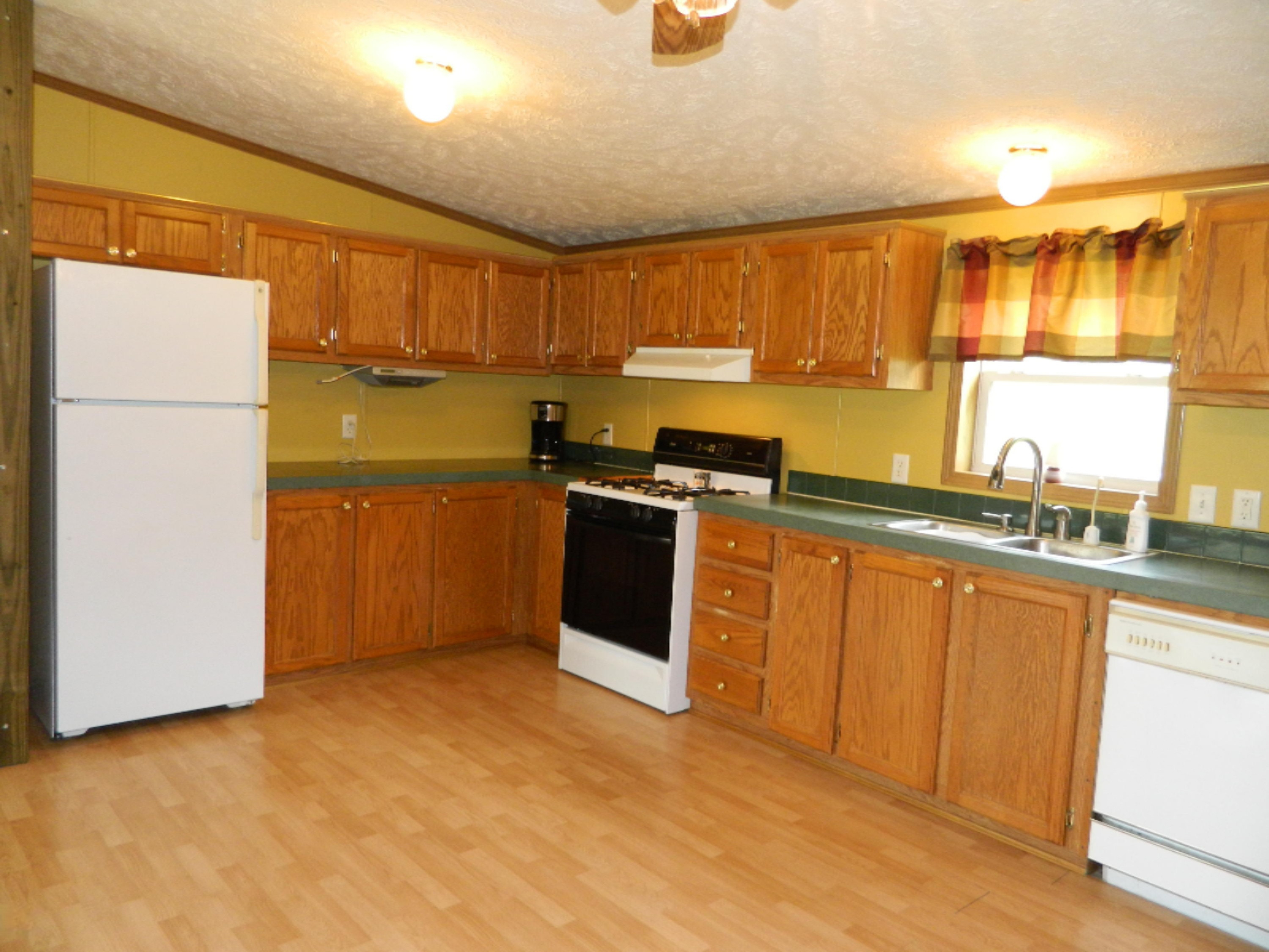 69211 Elkhart Road Edwardsburg, MI 49112 - Photo 5 of 15 Appliances