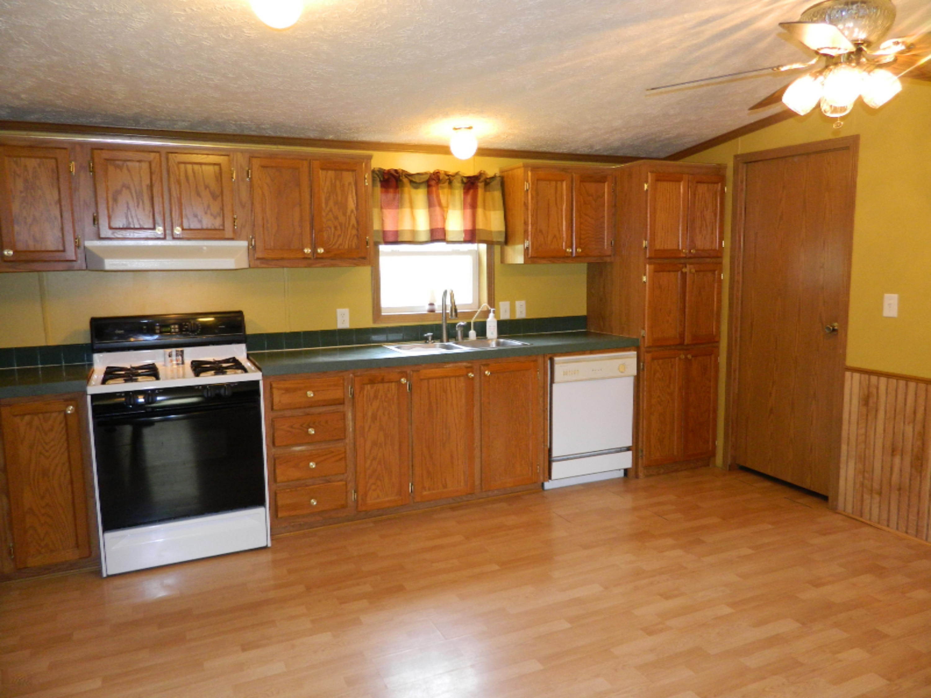 69211 Elkhart Road Edwardsburg, MI 49112 - Photo 6 of 15 Kitchen