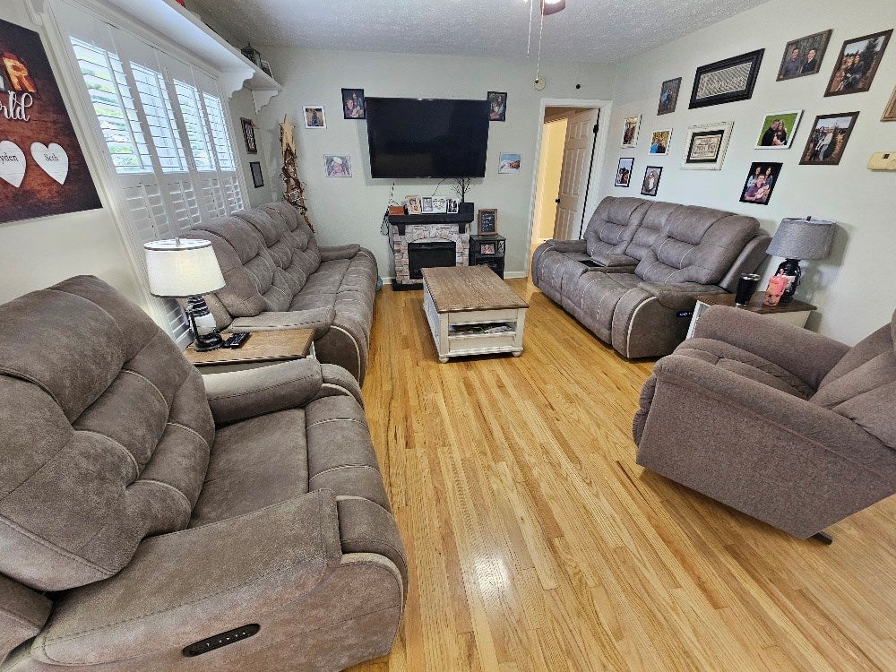 145 Cedar Point Galax, VA 24333 - Photo 5 of 26 Gallery Image 5