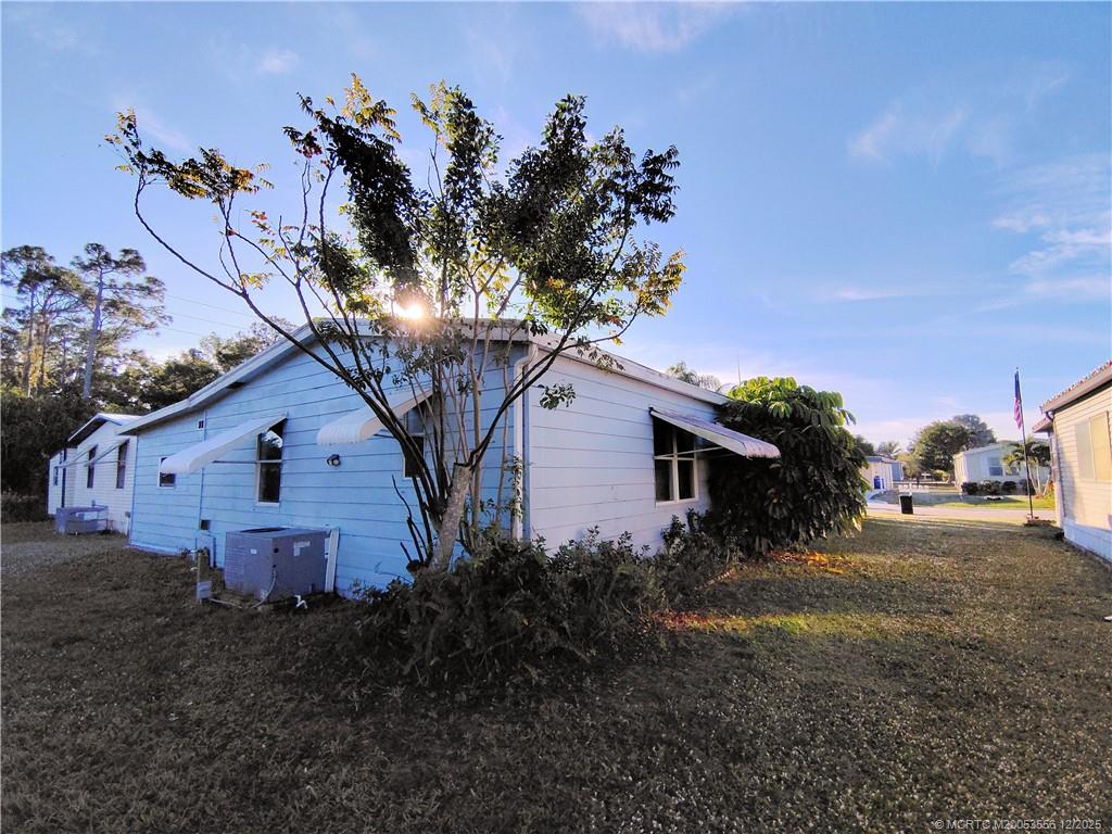 2581 Southwest Pontiac Place Stuart, FL 34997 - Photo 7 of 62