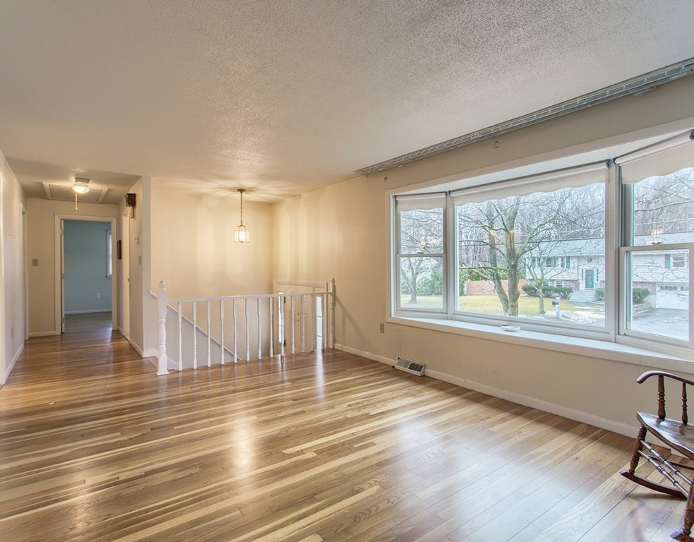 31 Dix Road Maynard, MA 01754 - Photo 3 of 26 Gallery Image 3