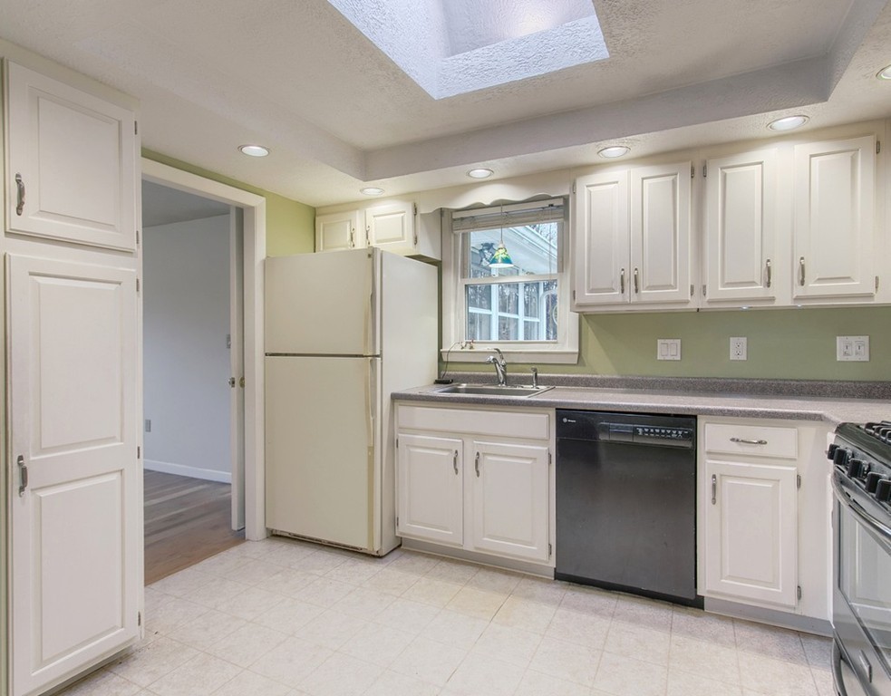 31 Dix Road Maynard, MA 01754 - Photo 9 of 26 Gallery Image 9