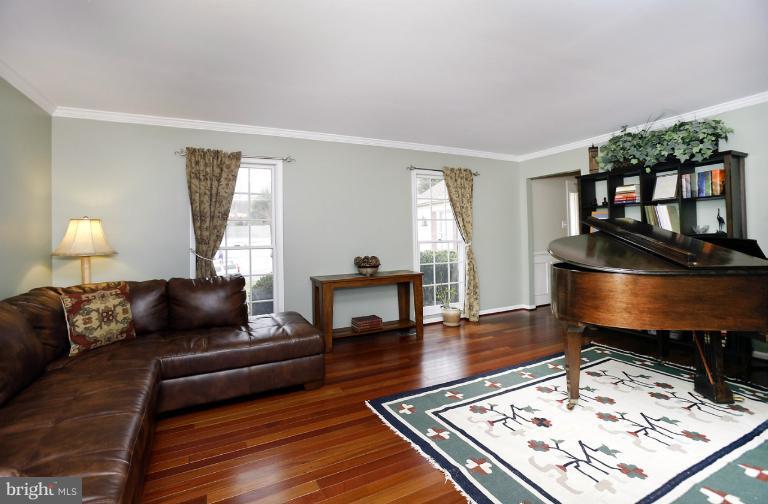 3129 Elmmede Road Ellicott City, MD 21042 - Photo 13 of 21 Living Room