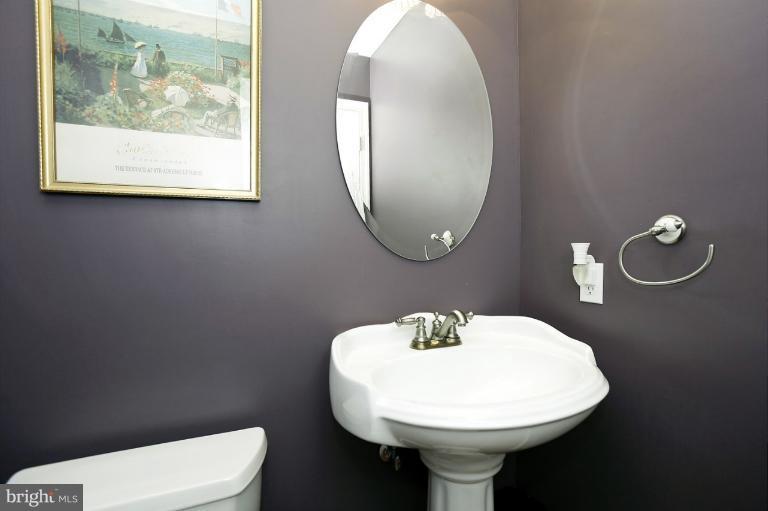 3129 Elmmede Road Ellicott City, MD 21042 - Photo 3 of 21 Powder Room