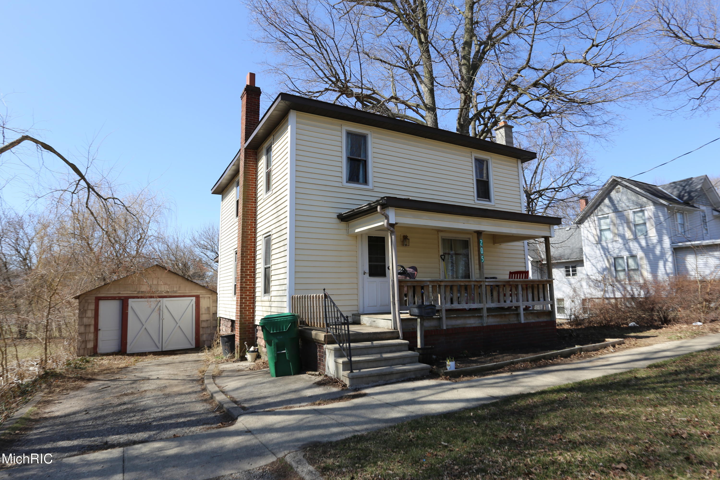 205 South Lincoln Avenue Three Rivers, MI 49093 - Photo 1 of 30 IMG_5542