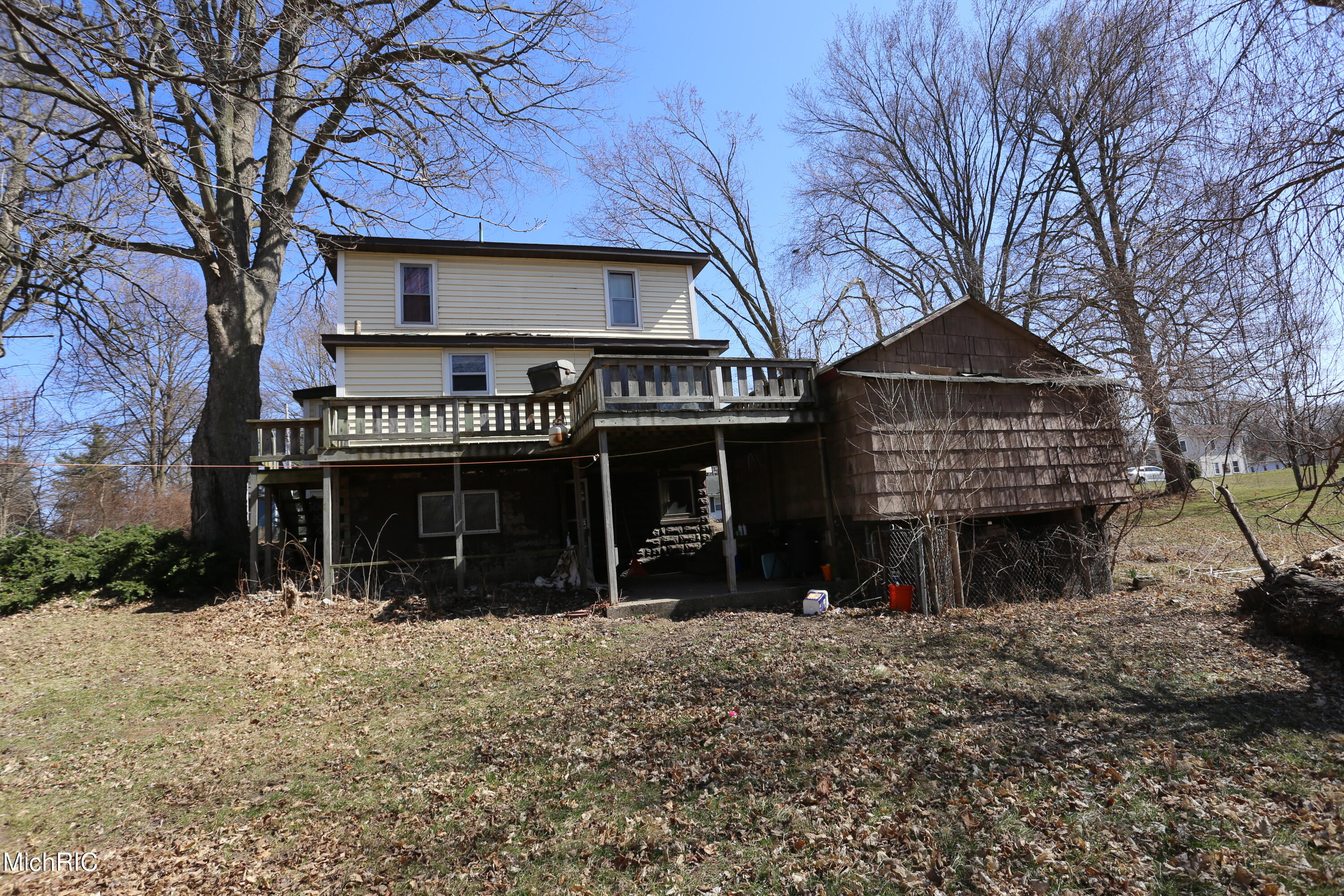 205 South Lincoln Avenue Three Rivers, MI 49093 - Photo 2 of 30 IMG_5552