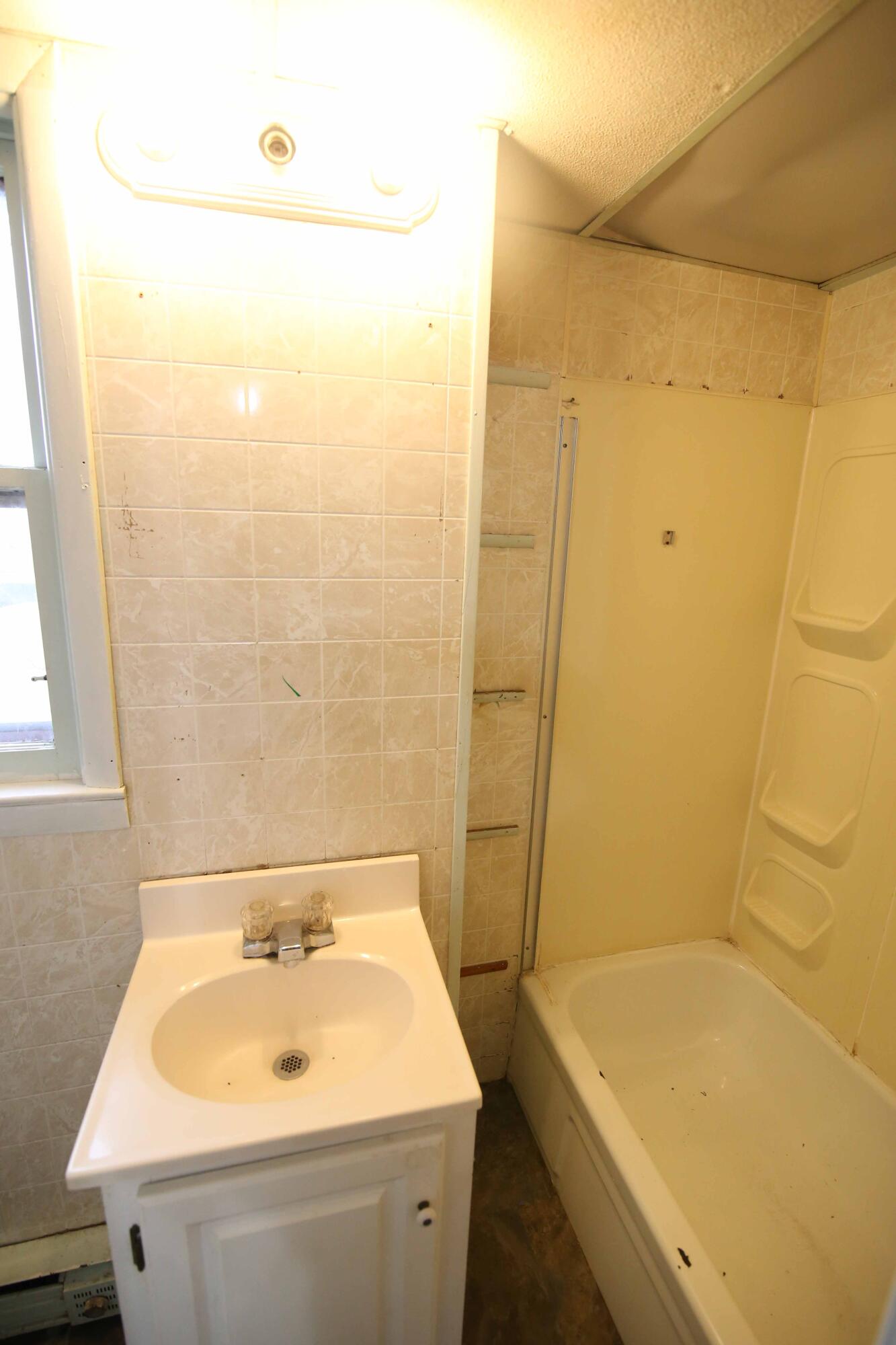 205 South Lincoln Avenue Three Rivers, MI 49093 - Photo 21 of 30 IMG_9527