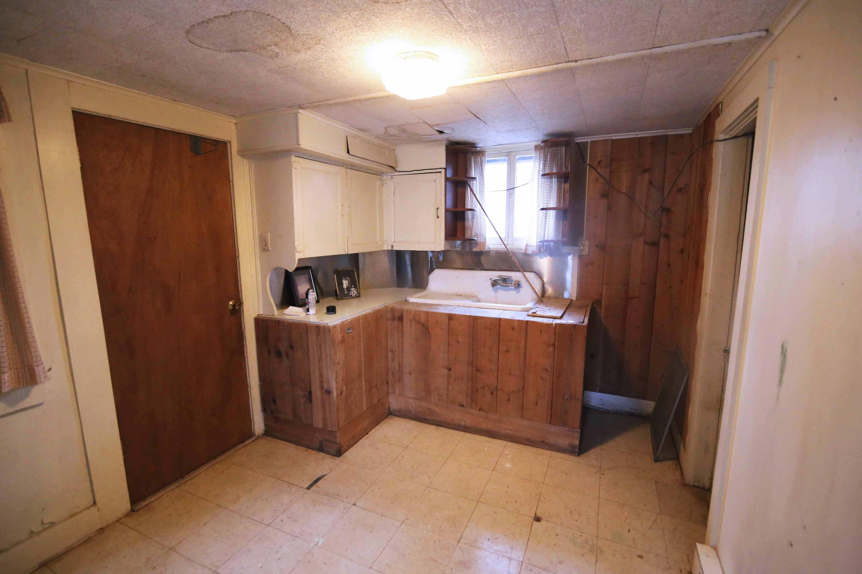 205 South Lincoln Avenue Three Rivers, MI 49093 - Photo 24 of 30 IMG_9536