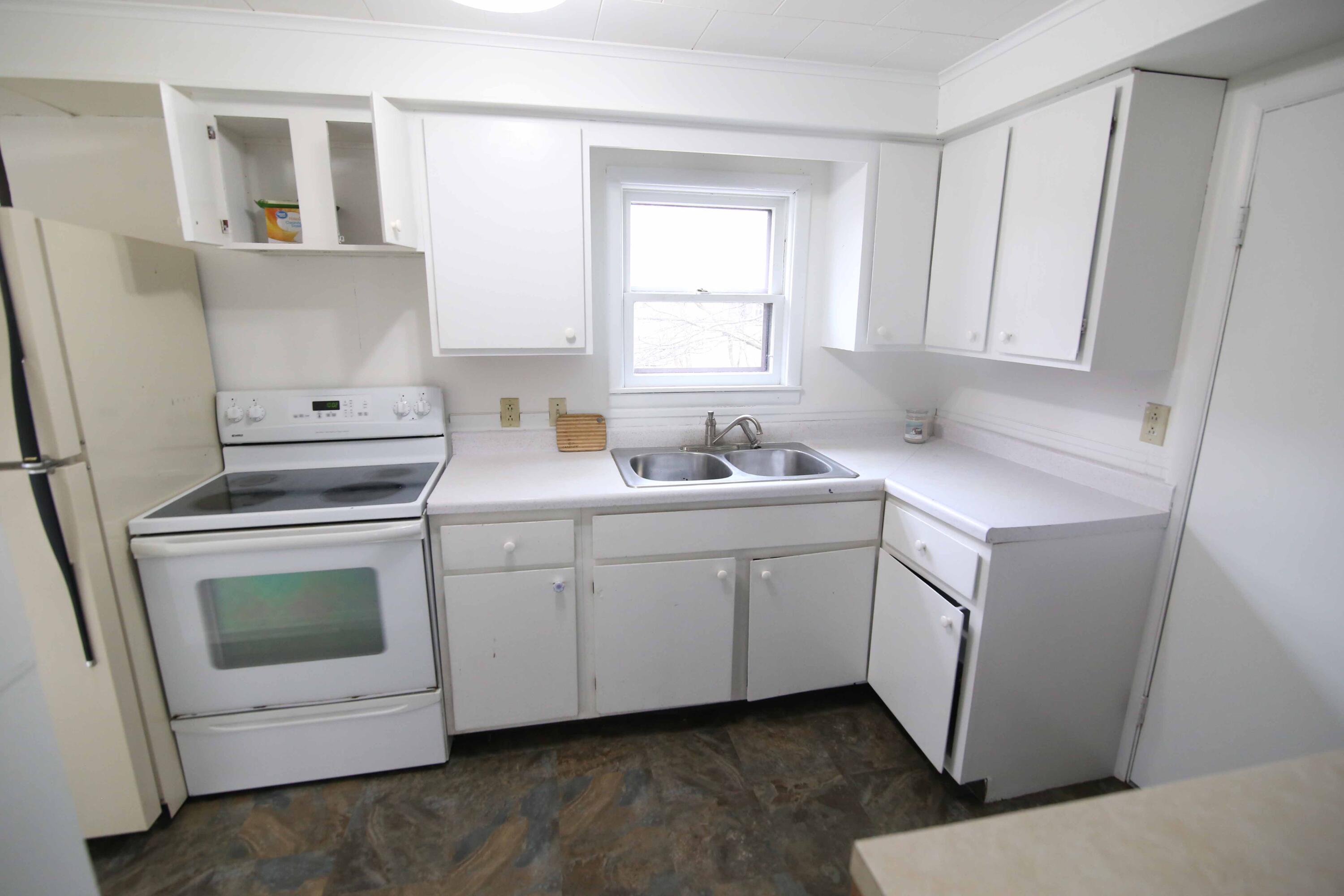205 South Lincoln Avenue Three Rivers, MI 49093 - Photo 6 of 30 IMG_9521