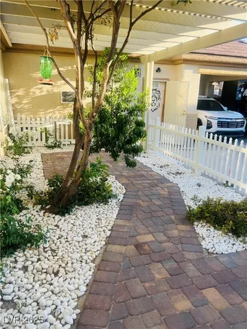 $4,695 | 7220 Shallowford Avenue, Las Vegas, NV 89131