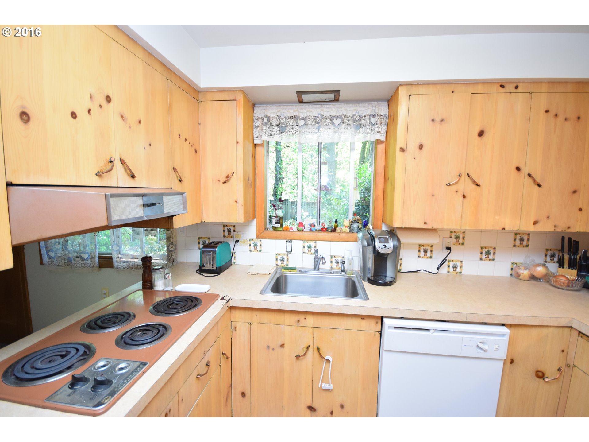 5244 Southwest Alfred Street Portland, OR 97219 - Photo 12 of 15 Gallery Image 12