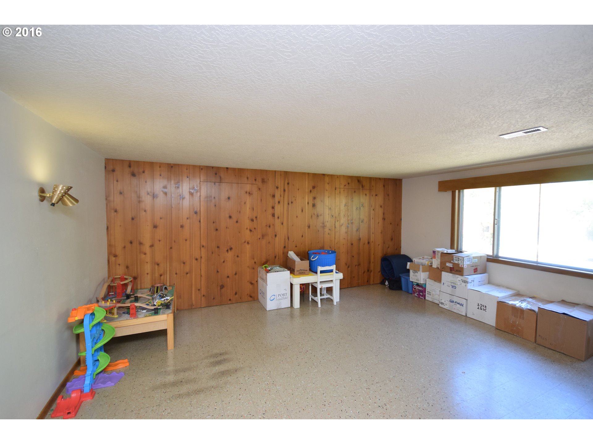 5244 Southwest Alfred Street Portland, OR 97219 - Photo 6 of 15 Gallery Image 6