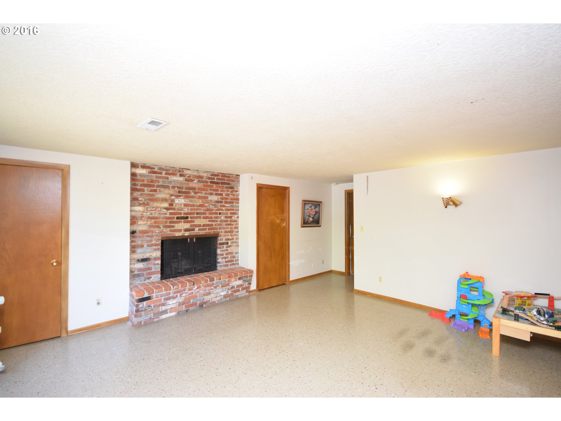 5244 Southwest Alfred Street Portland, OR 97219 - Photo 8 of 15 Gallery Image 8