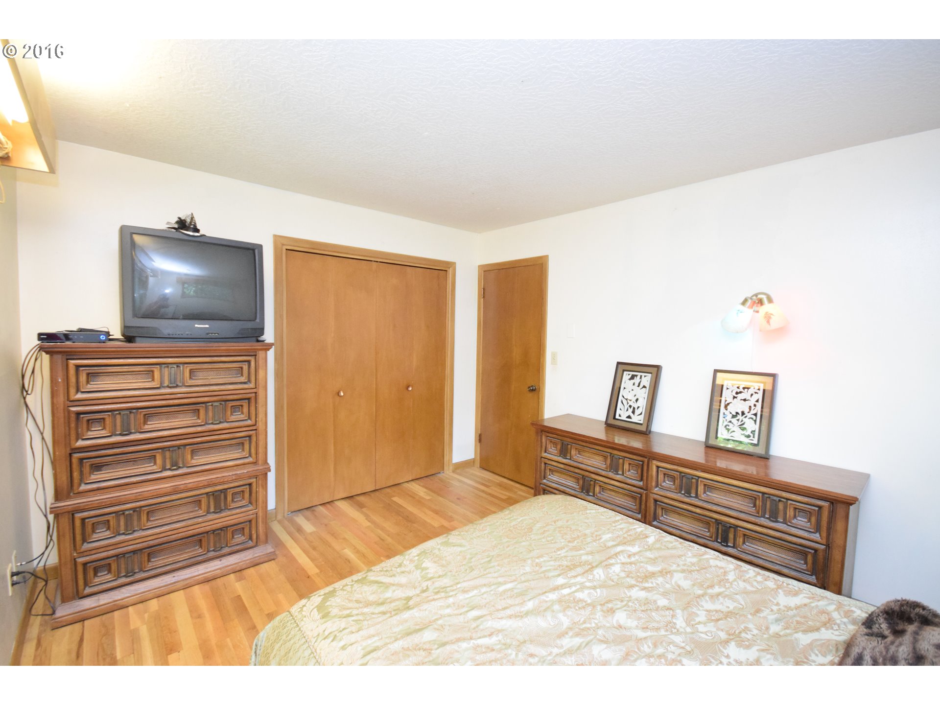 5244 Southwest Alfred Street Portland, OR 97219 - Photo 10 of 15 Gallery Image 10