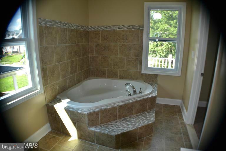 3223 Vickers Road Baltimore, MD 21216 - Photo 15 of 23 Bath (Master)