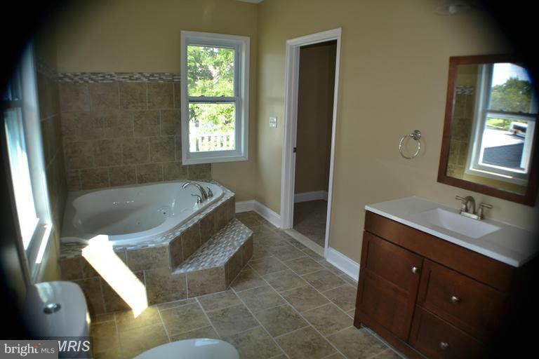 3223 Vickers Road Baltimore, MD 21216 - Photo 16 of 23 Bath (Master)