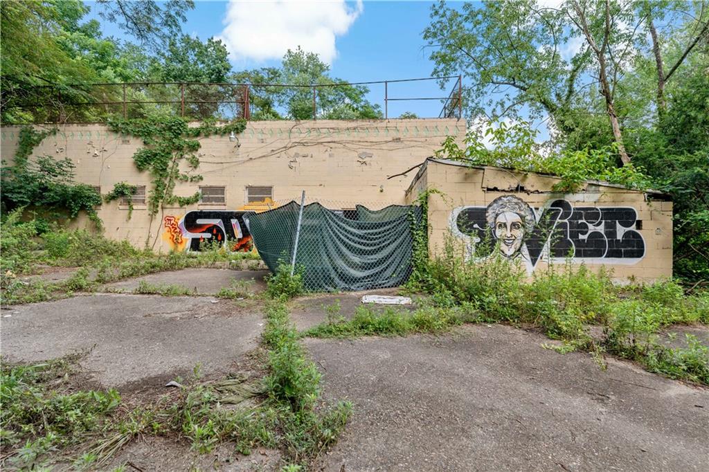 101 Hazlett Street Pittsburgh, PA 15214 - Photo 28 of 37 a front view of a house with a garden