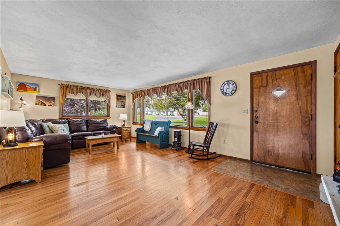 189 Ridge Road Ontario, NY 14519 - Photo 2 of 39 Gallery Image 2