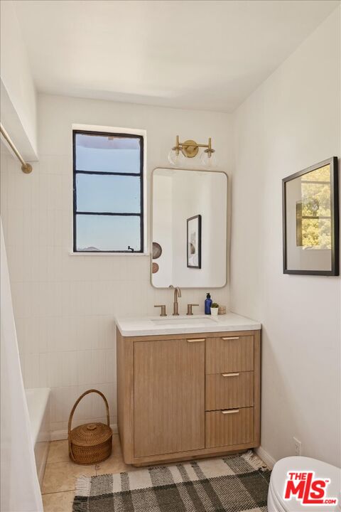 2467 Silver Ridge Avenue Los Angeles, CA 90039 - Photo 19 of 42 a bathroom with a sink and a mirror