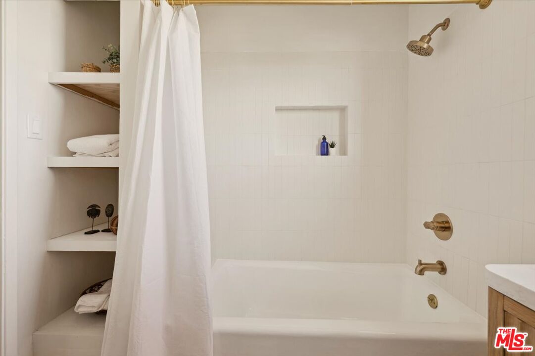 2467 Silver Ridge Avenue Los Angeles, CA 90039 - Photo 20 of 42 a bathroom with a tub and shower