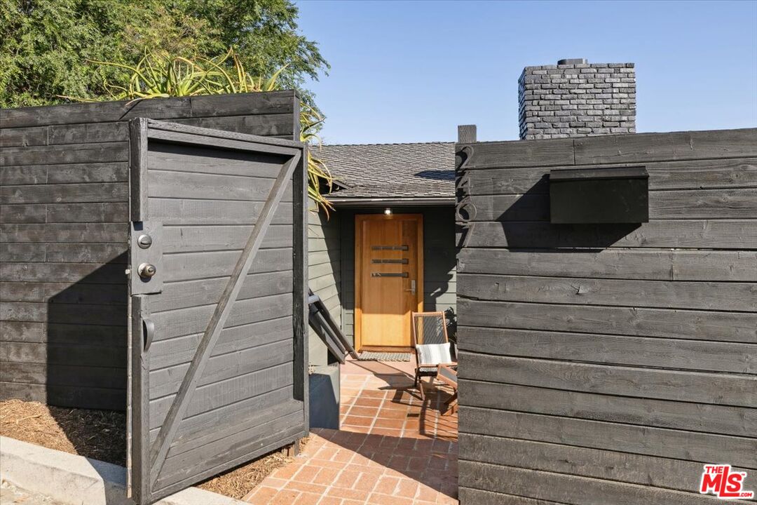 2467 Silver Ridge Avenue Los Angeles, CA 90039 - Photo 2 of 42