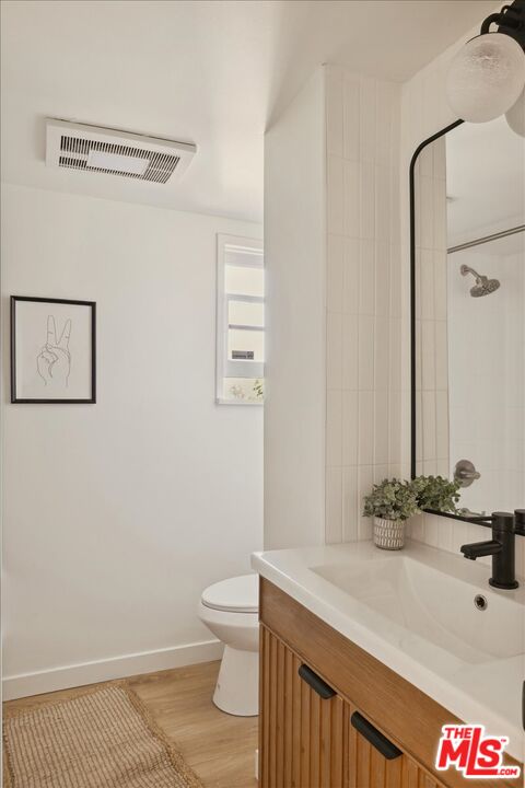 2467 Silver Ridge Avenue Los Angeles, CA 90039 - Photo 27 of 42 a bathroom with a sink and a mirror