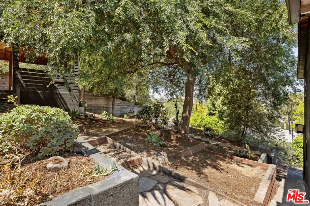2467 Silver Ridge Avenue Los Angeles, CA 90039 - Photo 40 of 42 a backyard of a house with lots of green space