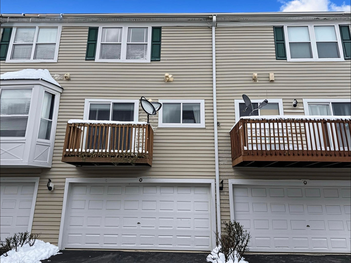 1116 Village Center Parkway Aurora, IL 60506 - Photo 12 of 16 a view of a house with a door and a window
