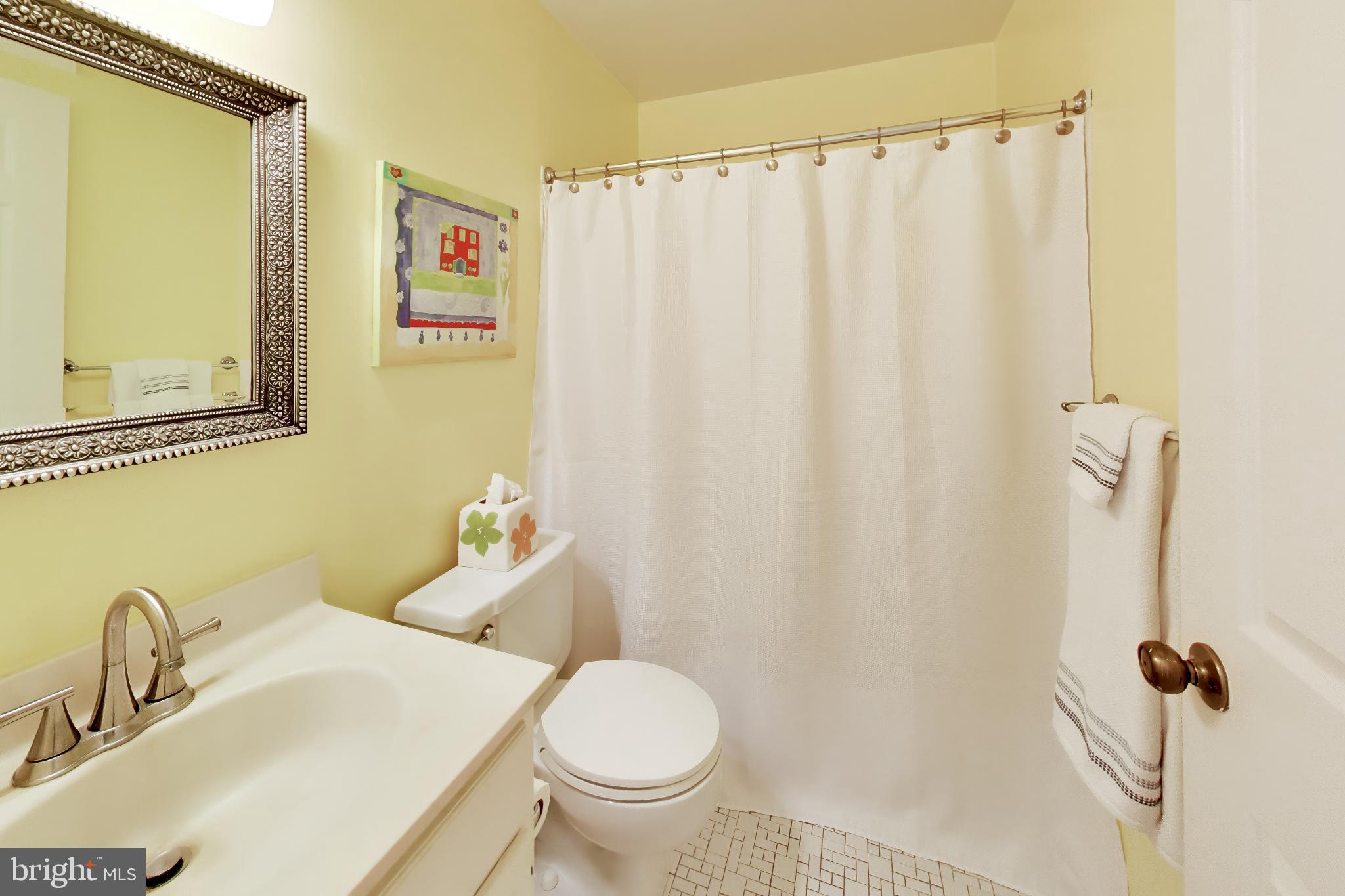 6727 Fairfax Road, Unit 13 Chevy Chase, MD 20815 - Photo 23 of 44 Hall full Bathroom