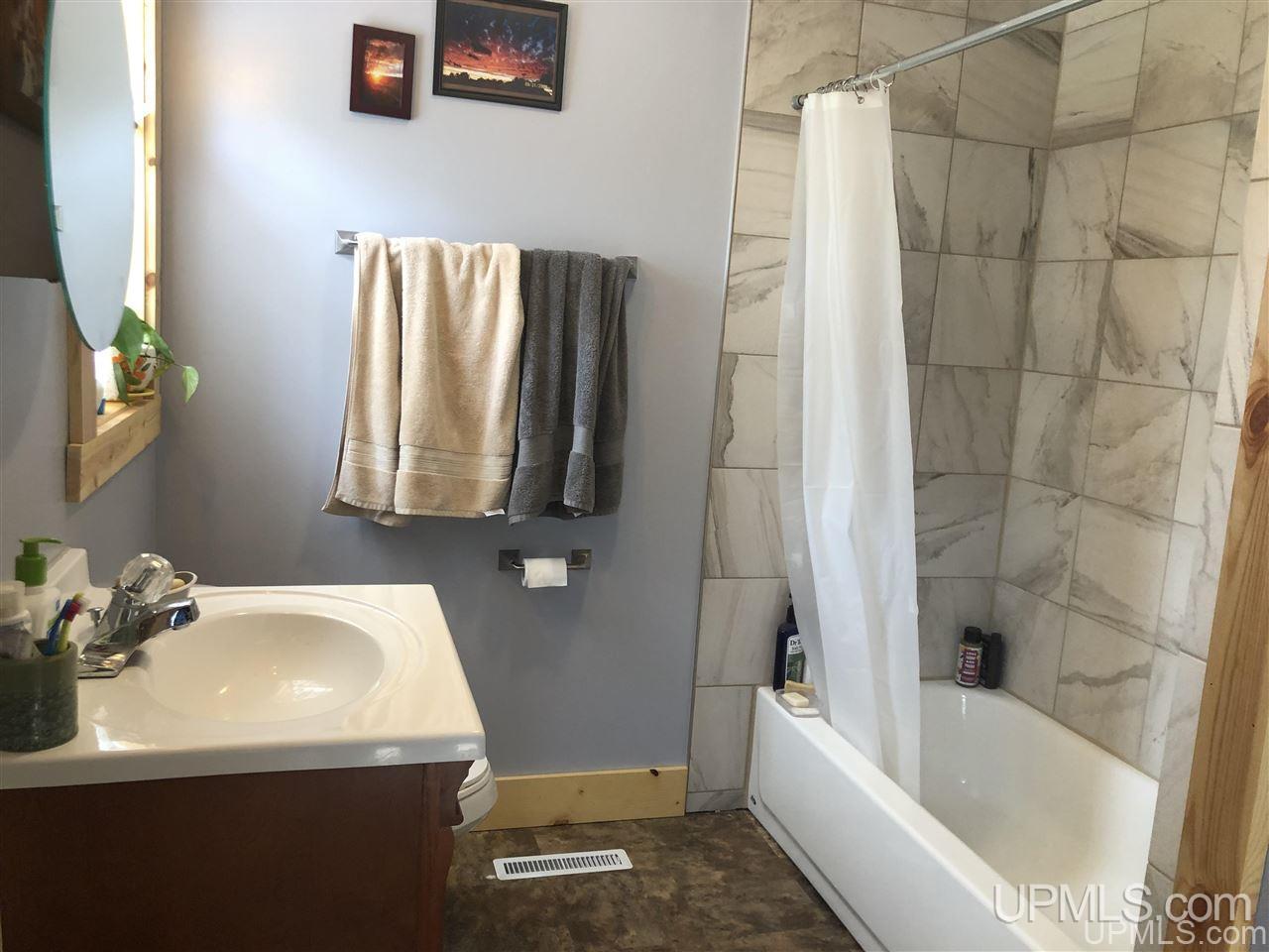 24923 Chestnut Street Calumet, MI 49913 - Photo 5 of 26