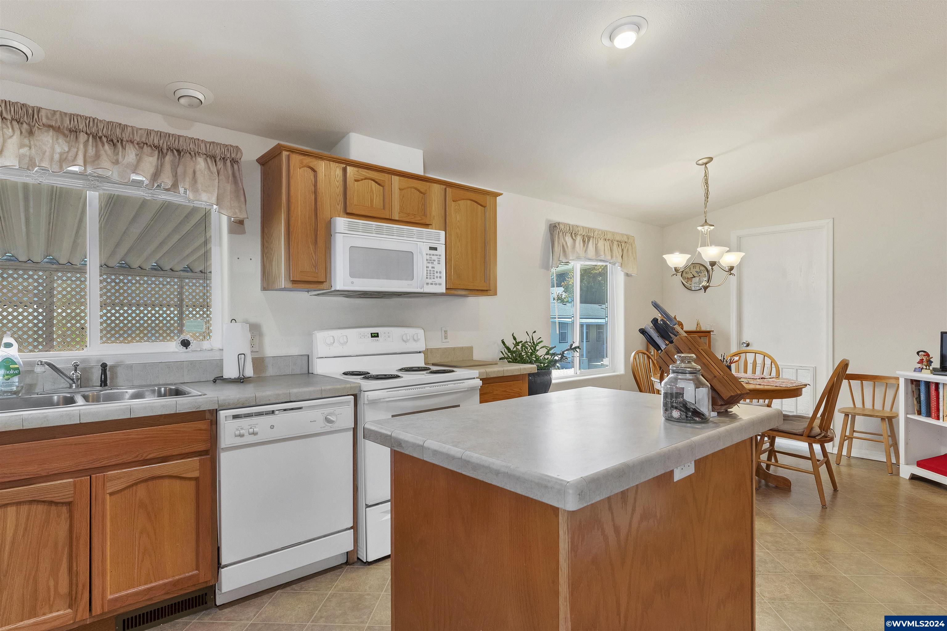 1630 Wallace Road Northwest, Unit 46 Salem, OR 97304 - Photo 11 of 24 Gallery Image 11