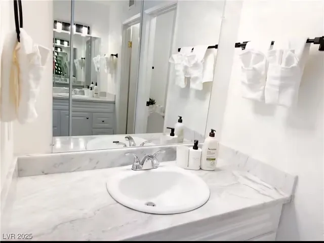 $2,195 | 6969 Paddington Way, Las Vegas, NV 89147