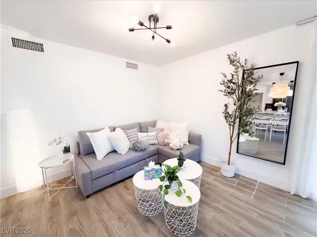 $2,195 | 6969 Paddington Way, Las Vegas, NV 89147