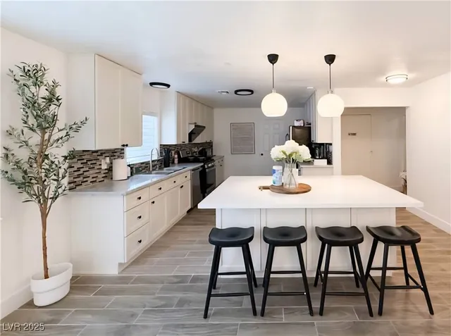 $2,195 | 6969 Paddington Way, Las Vegas, NV 89147