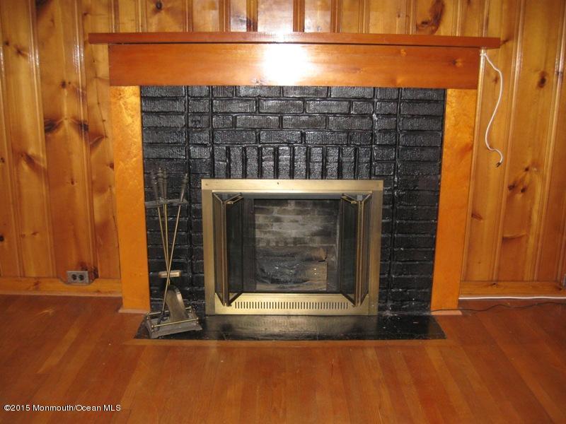 911 Wayside Road Tinton Falls, NJ 07712 - Photo 4 of 16 IMG_4243.JPG