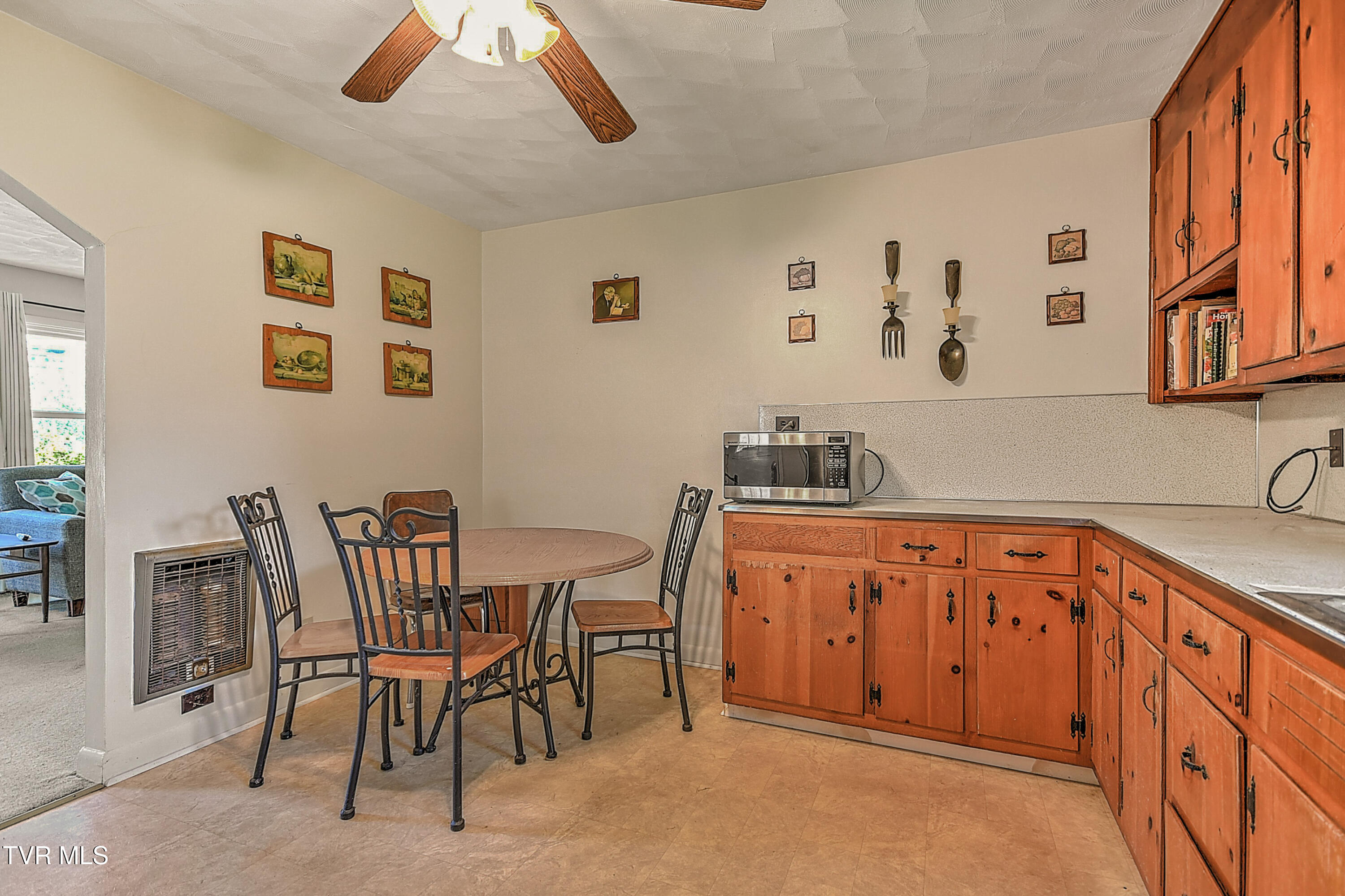 132 Packing House Road Kingsport, TN 37660 - Photo 5 of 30 132 Packing House TN-7