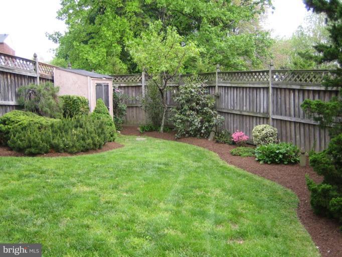 903 Elm Road Halethorpe, MD 21227 - Photo 8 of 24 Back yard