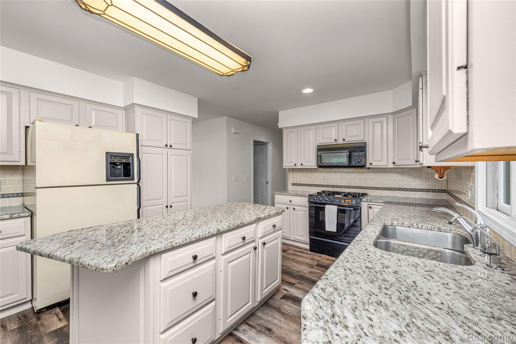 7236 Bluebill Road Algonac, MI 48001 - Photo 17 of 77 7236 Bluebill - OnDemand Pix Photography (10).jpg