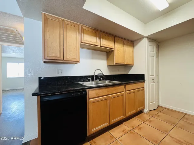 $1,195 | 740 West Elm Street, Unit 239, Phoenix, AZ 85013