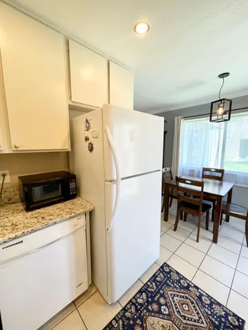 $2,000 | 450 Bradshaw E Lane, Unit 36, Palm Springs, CA 92262