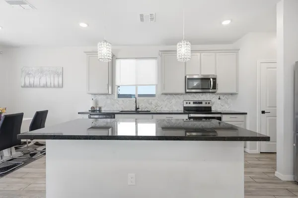 $1,950 | 997 South 150th Drive, Goodyear, AZ 85338