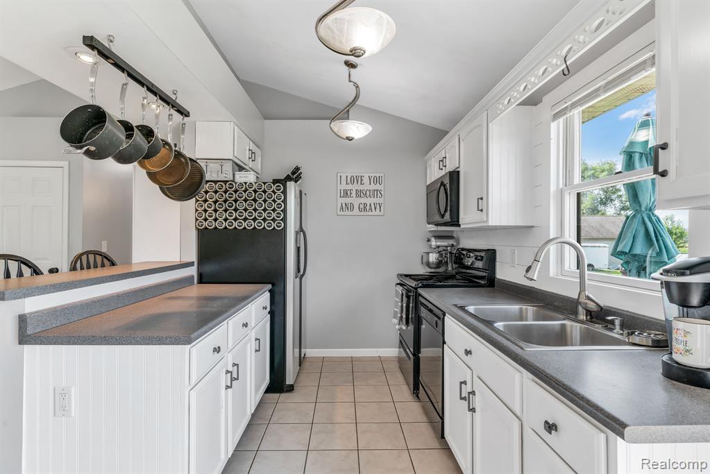 14278 McCaslin Lake Road Linden, MI 48451 - Photo 13 of 48 Gallery Image 13