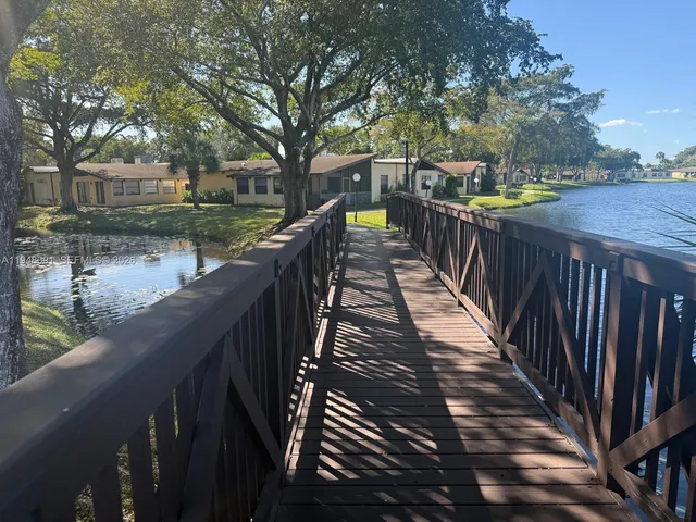 $2,750 | 412 Briarwood Circle, Unit 223, Hollywood, FL 33024