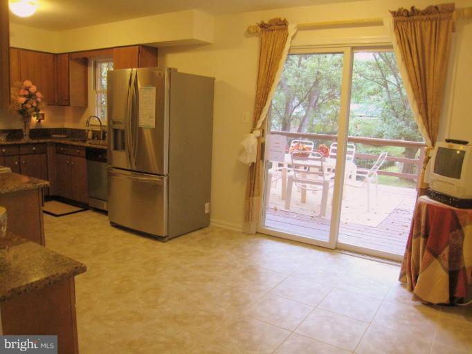 9101 Rouen Lane Potomac, MD 20854 - Photo 12 of 21 Breakfast Area
