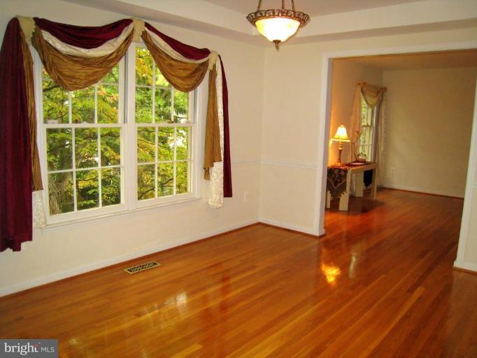 9101 Rouen Lane Potomac, MD 20854 - Photo 13 of 21 Dining Area