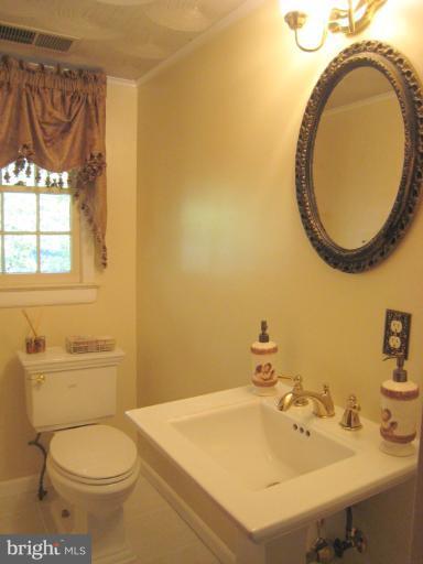 9101 Rouen Lane Potomac, MD 20854 - Photo 17 of 21 Half Bath 2